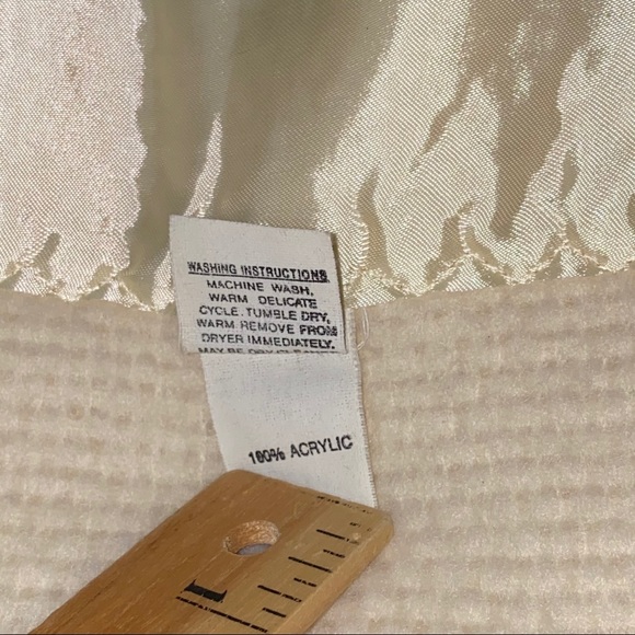 ❌SOLD❌Vintage waffle weave acrylic blanket pale - Picture 4 of 4